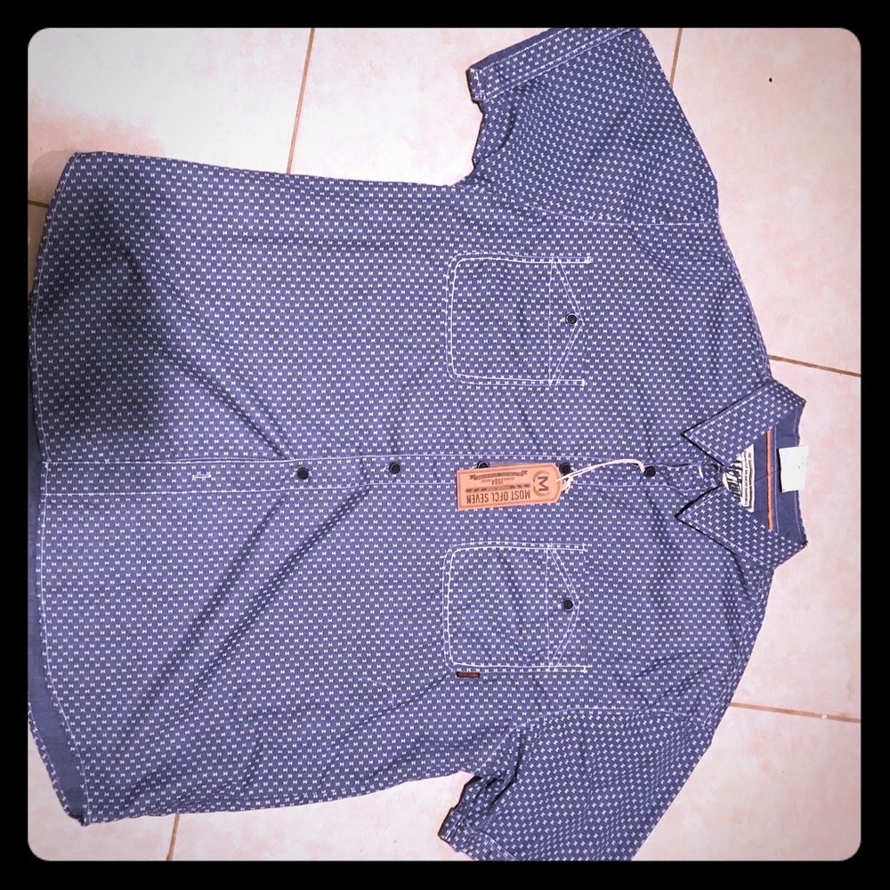 Men’s button down short sleeve shirt